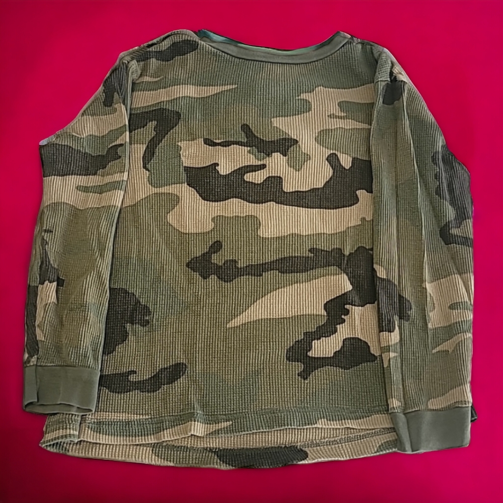 Kids Old Navy size small camo long sleeve